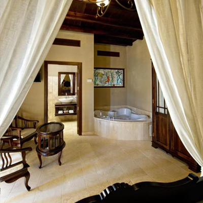 Foto de la habitación con jacuzzi privado que se encuentra en el Hotel Rural Rijoma